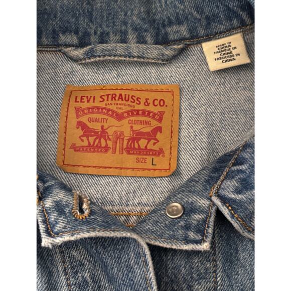 Levi's X Disney Mickey Mouse Women’s Denim Button Up Jacket Size L - Picture 4 of 15